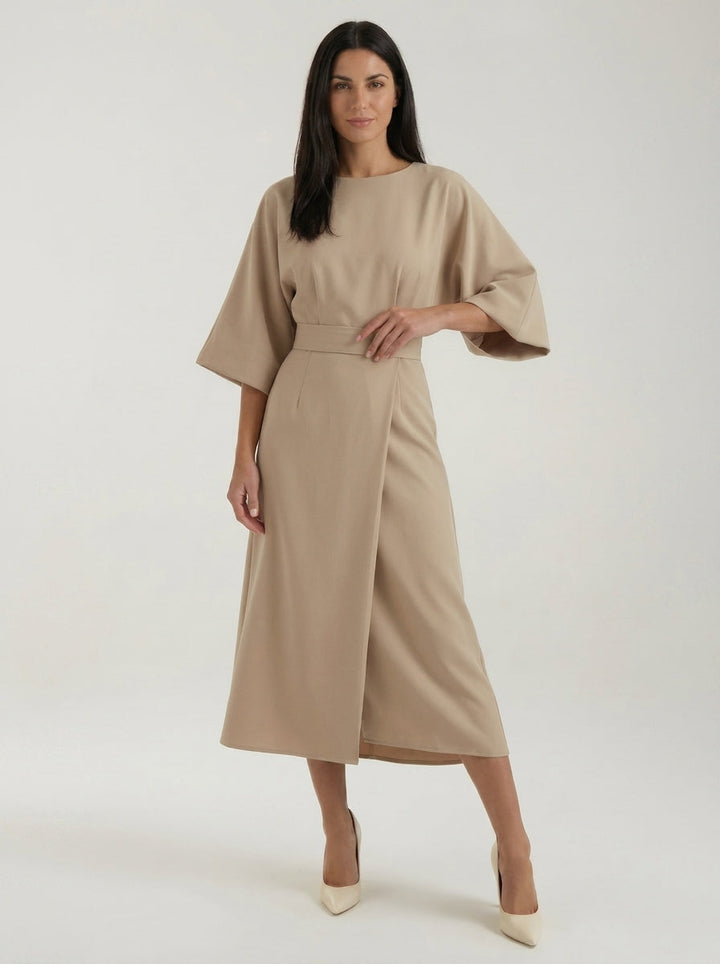 Vestido largo de Ana con cinturón